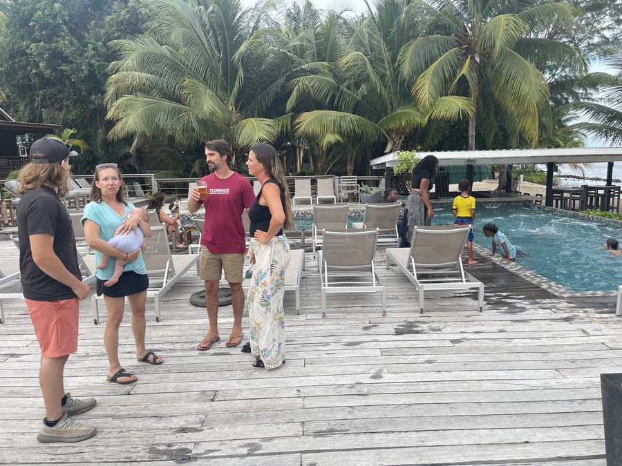 Families enjoying the pool and amenities at Próspera